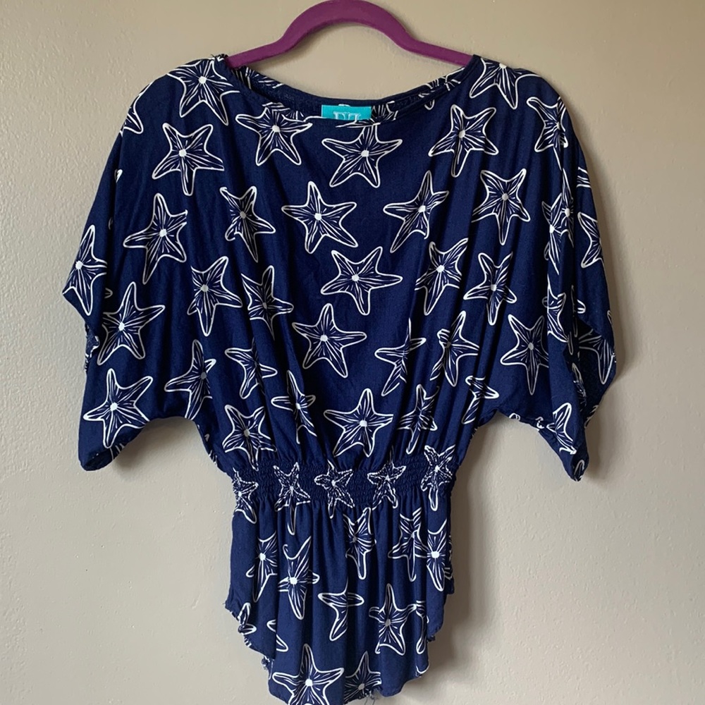 Starfish print summer top with elastic waist for blousing.
